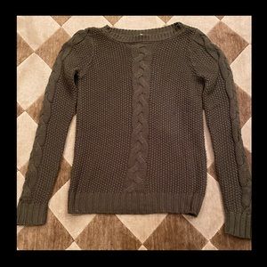 💥SALE💥Beautiful army green cable knit sweater